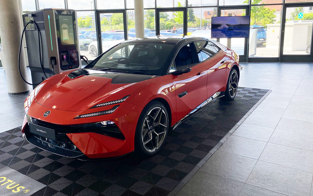 Abbiamo provato la super ricarica della Lotus Emeya: 14 minuti e si riparte