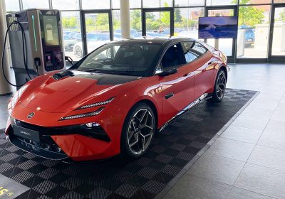 Abbiamo provato la super ricarica della Lotus Emeya: 14 minuti e si riparte