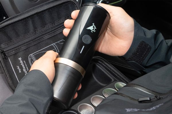 Aqiila presenta tre novità per l'estate: caffé espresso portatile, lampada speaker e mini compressore