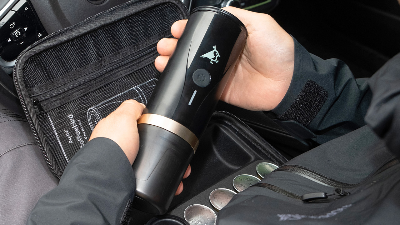 Aqiila presenta tre novità per l'estate: caffé espresso portatile, lampada speaker e mini compressore