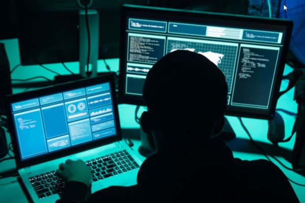 Attacco hacker di massa ai clienti di Snowflake: almeno 165 aziende violate