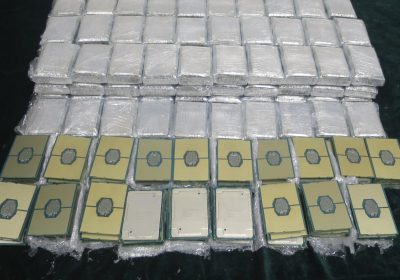 Aveva 596 CPU nascoste nell'auto: uomo arrestato alla dogana per contrabbando