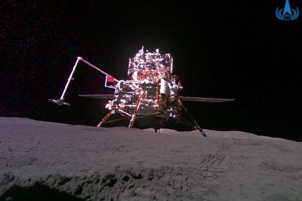 Chang'e-6 è ripartita dalla Luna per portare i campioni di regolite sulla Terra, nuove immagini e video