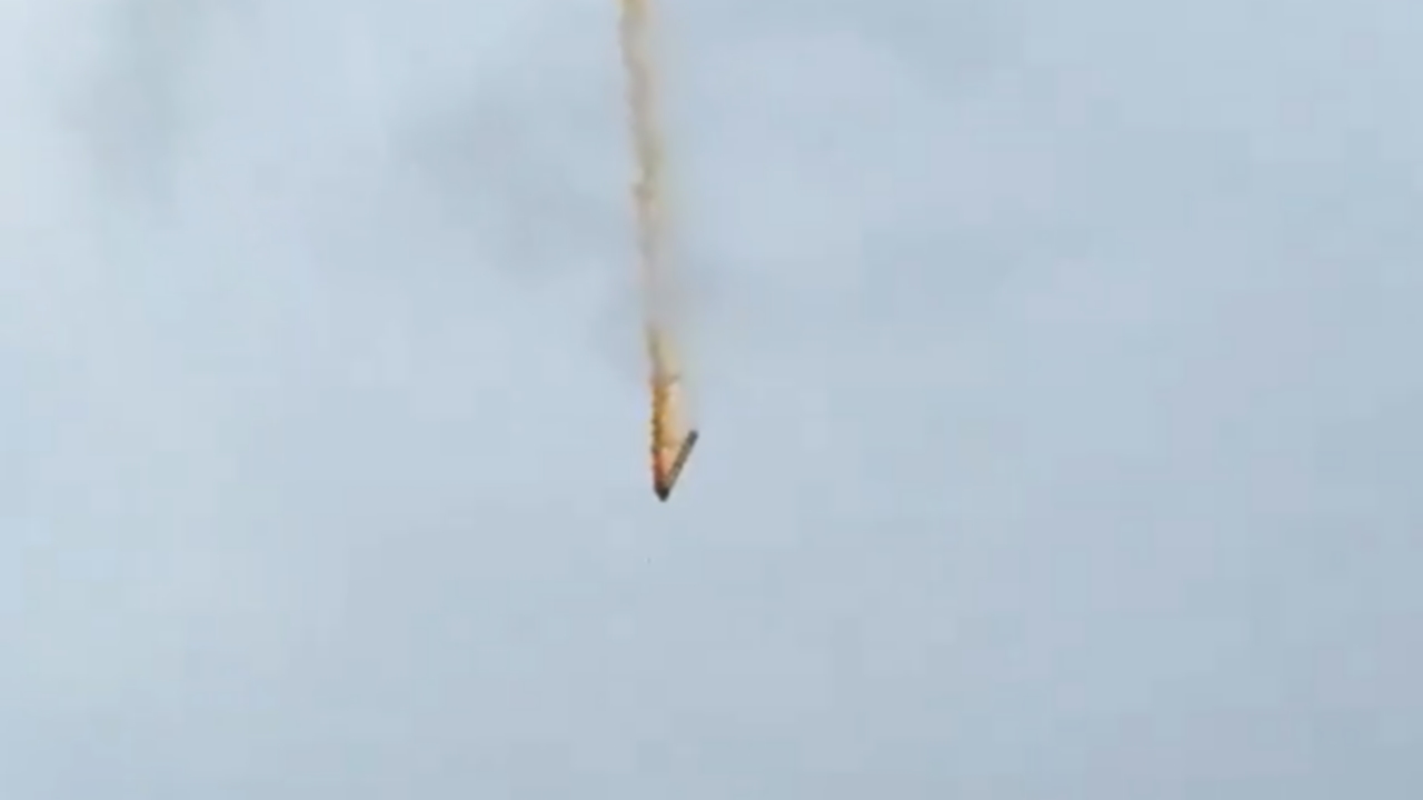 Cina: primo stadio di un razzo spaziale cade vicino a un villaggio, nel frattempo proseguono i test per razzi riutilizzabili