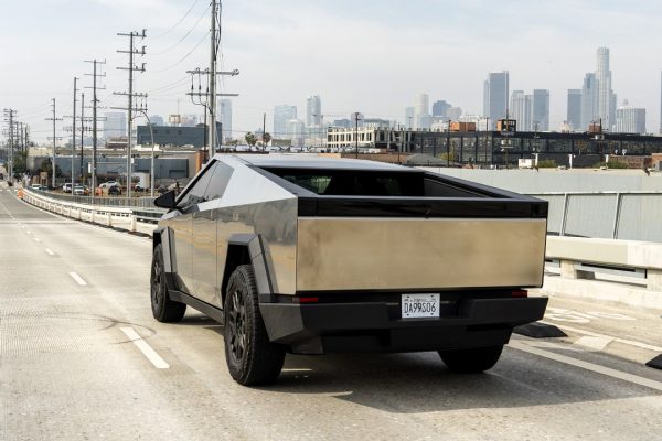 Cybertruck di Tesla: ci sono problemi, per l’ennesima volta