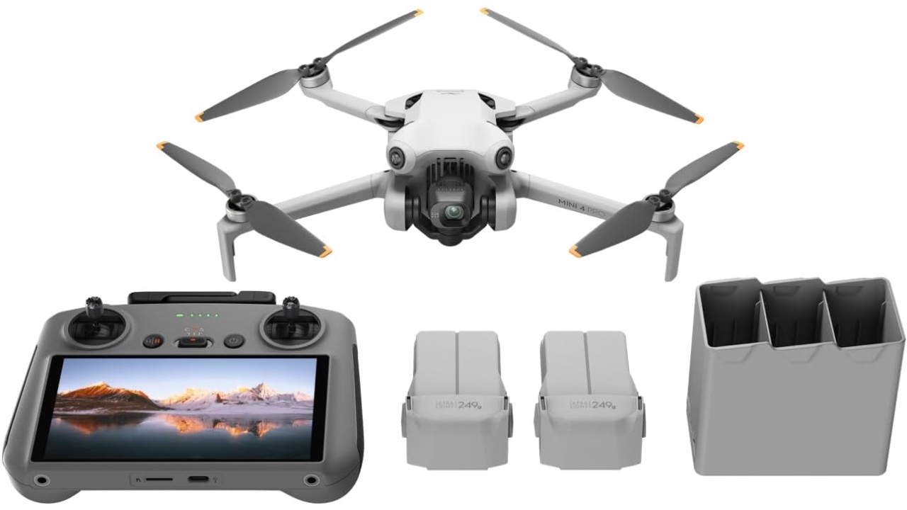 DJI Mini 4 Pro in versione Fly More Combo e radiocomando con schermo va in offerta su Amazon!