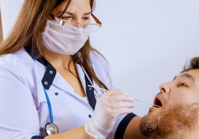 Cancro, il test per il tumore alla prostata che si può fare a casa