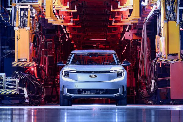 È iniziata a Colonia la produzione del Ford Explorer EV. Bellissimo video della fabbrica dedicata all'elettrico