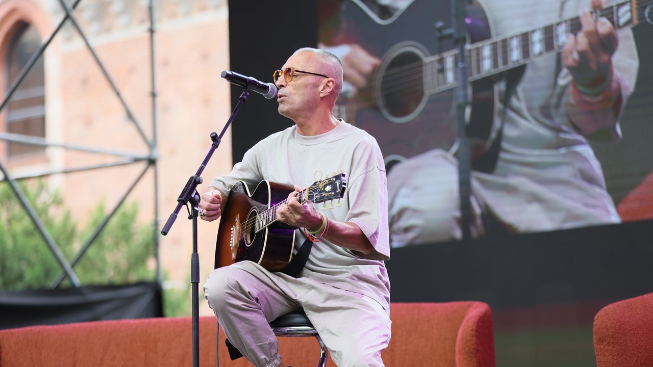 Alex Britti al Wired Next Fest 2024 di Milano: “Dietro alla libertà estetica di questi anni c’è anche una libertà di pensiero”