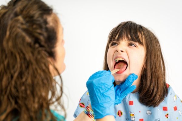 Streptococco, le infezioni stanno aumentando e alcuni antibiotici scarseggiano