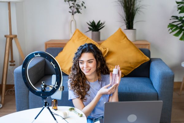 Influencer, gli italiani si fidano?