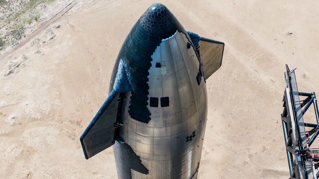Il prossimo lancio di SpaceX Starship potrebbe essere tra un mese, cambierà lo scudo termico
