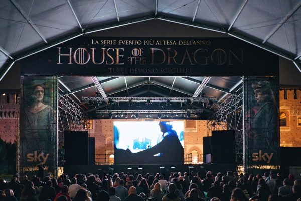 Grande affluenza per la notte al Castello Sforzesco di Milano dedicata all’arrivo della nuova stagione di House of The Dragon