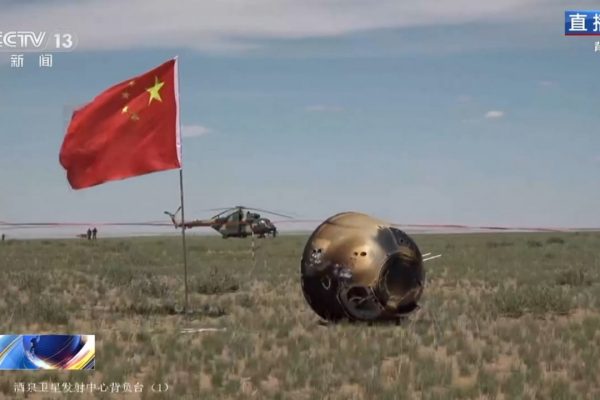La Cina ha portato sulla terra i campioni di roccia lunare della missione Chang'e-6