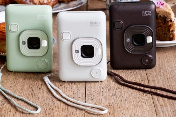 La fotocamera istantanea ibrida Instax Mini LiPlay 2-in-1 si rinnova