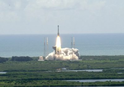 La navicella spaziale Boeing CST-100 Starliner è finalmente decollata, a bordo due astronauti NASA