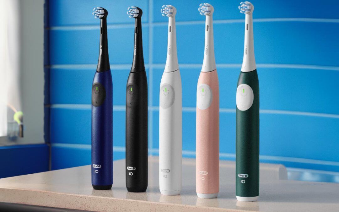 Lo spazzolino elettrico ricaricabile Oral-B iO 9 scende di prezzo da 299 a 199€, e non è l'unico Oral-B ora in offerta