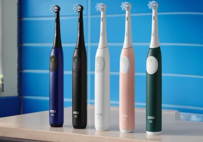 Lo spazzolino elettrico ricaricabile Oral-B iO 9 scende di prezzo da 299 a 199€, e non è l'unico Oral-B ora in offerta