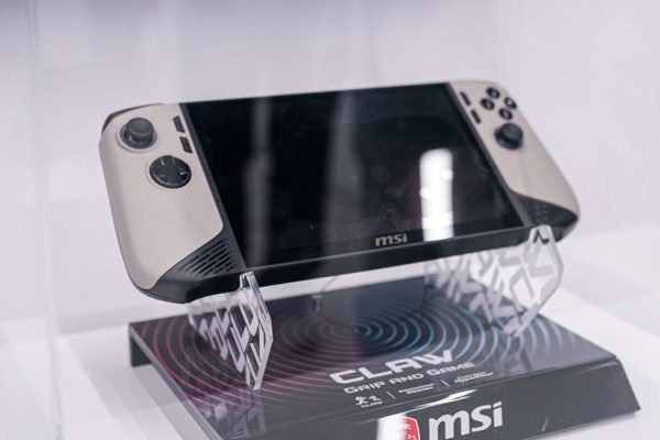 MSI Claw 8 AI+ e notebook con IA