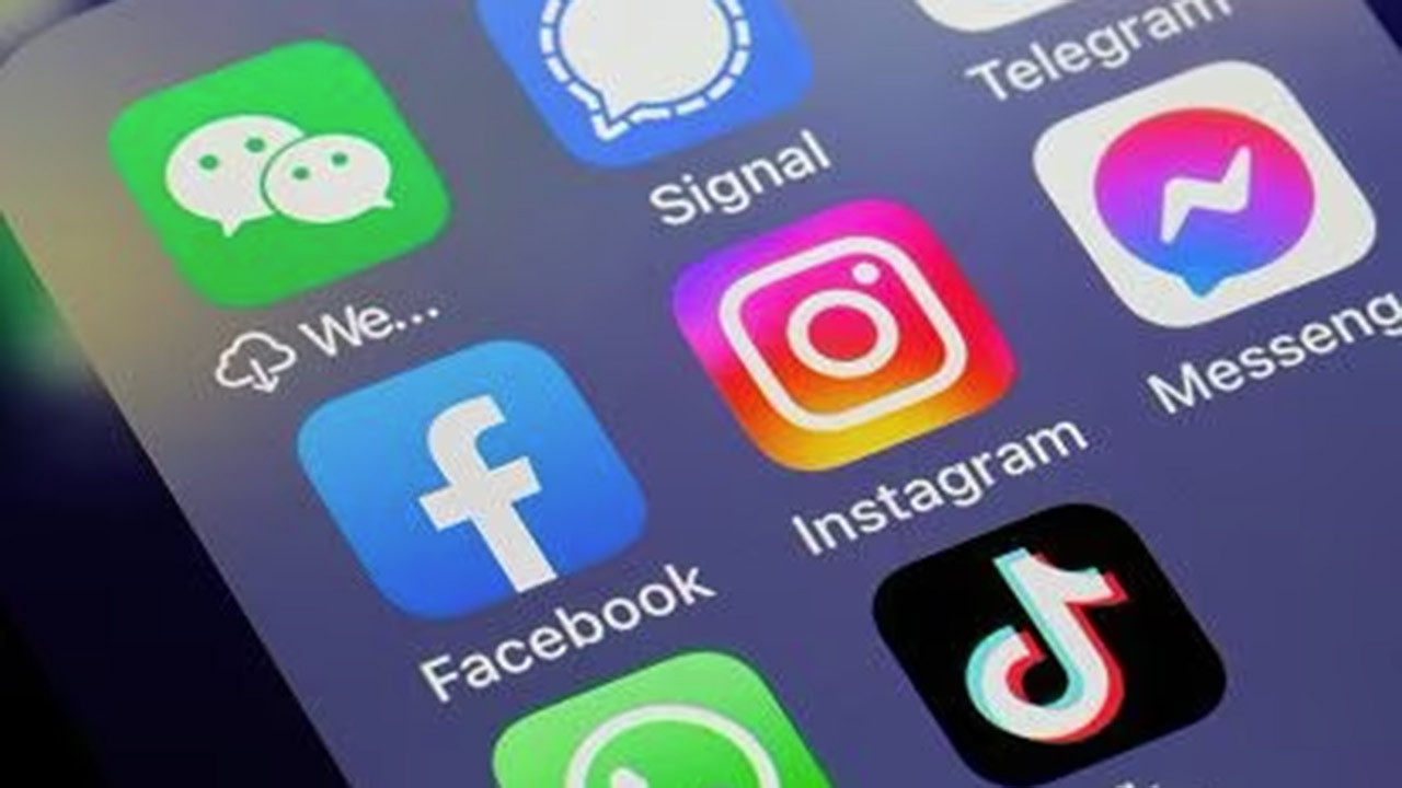 Meta inizierà a breve a usare i post pubblici su Facebook e Instagram per addestrare la sua IA. C'è un modo per opporsi