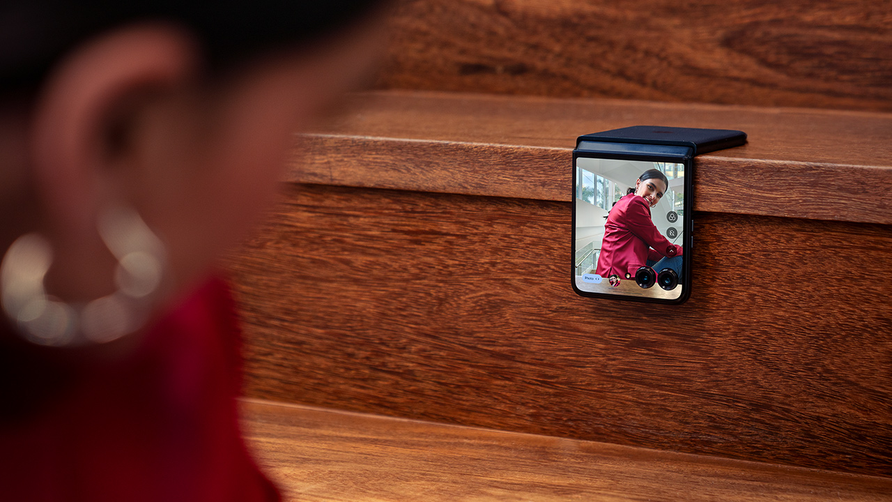 Motorola razr 50 ufficiali, insieme a moto G85 e moto tag: specifiche e prezzi in Italia