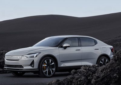 Polestar 2 arriva al MY25, novità estetiche e per i pacchetti optional