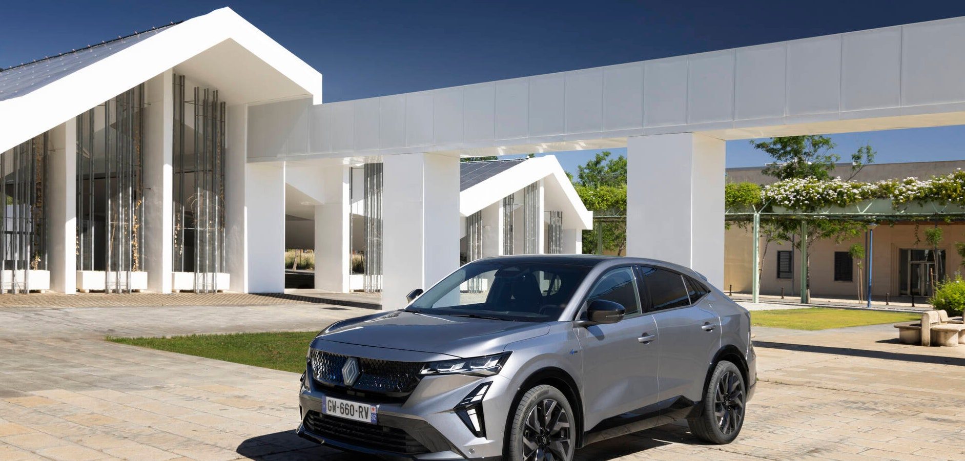 Renault Rafale, la prova dell’ammiraglia full hybrid