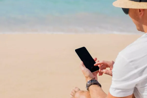 Viaggio all’estero? Con Saily non dovrai neanche cambiare SIM