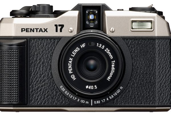 Sì, nel 2024 Pentax ha presentato una fotocamera a pellicola. Ha senso?