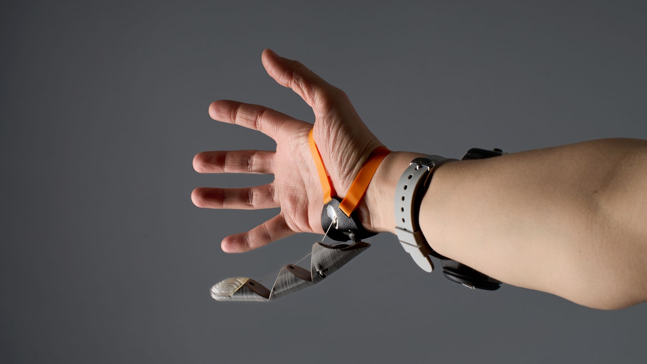 Third Thumb, come funziona il terzo pollice robotico facile da usare per (quasi) tutti