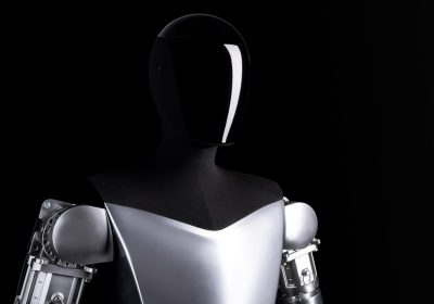 Tesla, Musk è convinto che i robot umanoidi lavoreranno entro fine anno