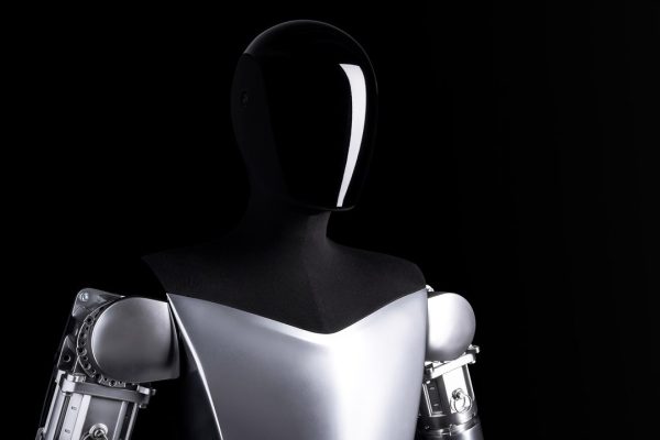 Tesla, Musk è convinto che i robot umanoidi lavoreranno entro fine anno
