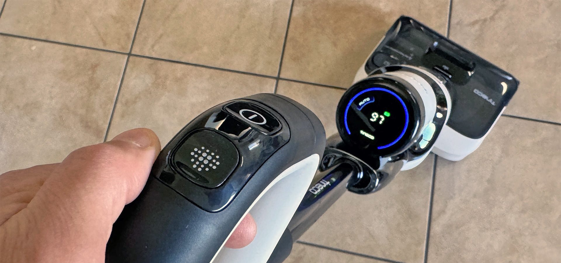 Tineco Floor One Stretch S6, l'aspirapolvere che lava anche sotto i mobili