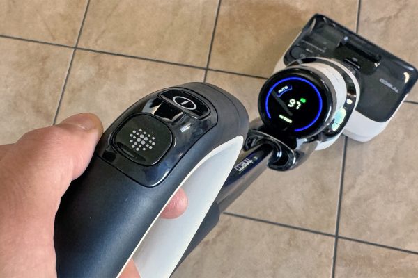 Tineco Floor One Stretch S6, l'aspirapolvere che lava anche sotto i mobili