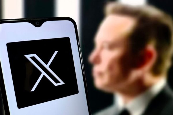 X sta cominciando a nascondere i like