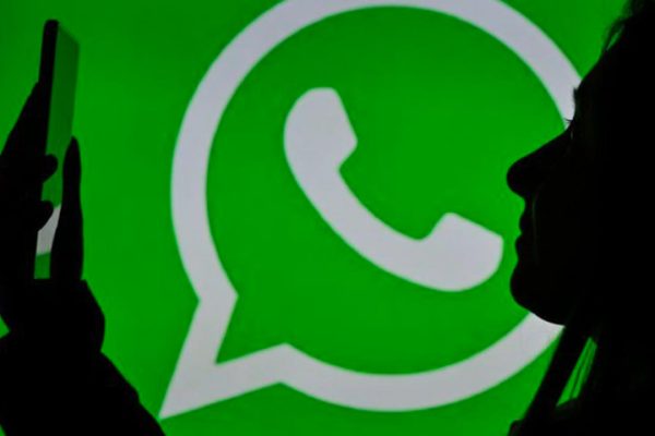 WhatsApp sta pensando a un nuovo metodo per le reazioni ai messaggi: in arrivo il doppio tap