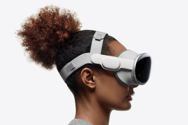 Apple ferma lo sviluppo di Vision Pro 2 per concentrarsi su una versione economica