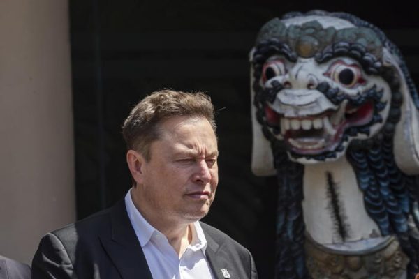 Azionisti Tesla approvano massiccia retribuzione per Musk