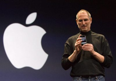 All’asta: abiti e computer Macintosh originali di Steve Jobs – Le ultime novità