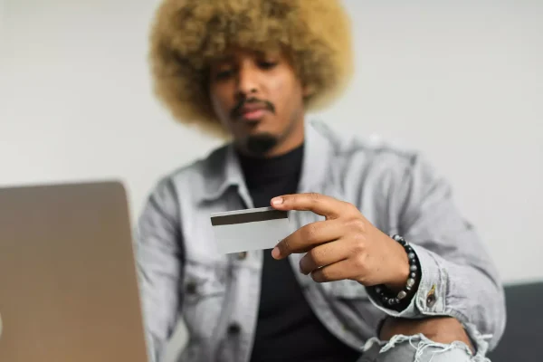 Conto a zero spese e carta di credito a 1 €/mese: solo con Banca Mediolanum