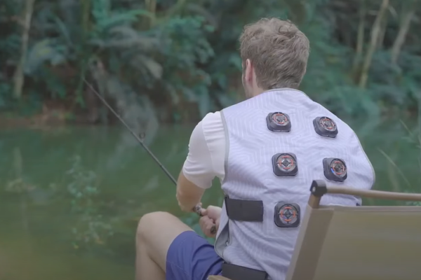 Il gilet con semiconduttore che rinfresca in 3 secondi