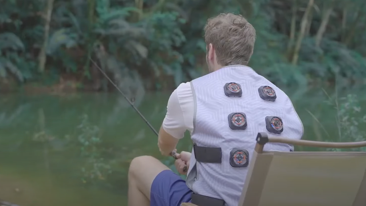 Il gilet con semiconduttore che rinfresca in 3 secondi