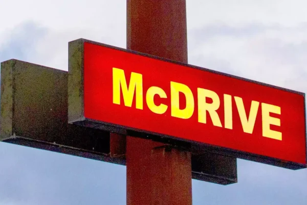 McDonald’s rinuncia all’IA per gli ordini del McDrive