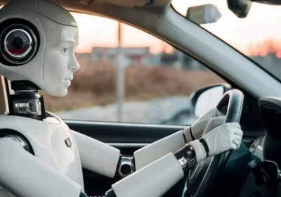 Questo robot umanoide può guidare le auto, più o meno