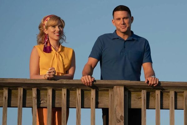 Fly Me to the Moon è una commedia svelta, dal romanticismo intelligente e con una gran protagonista