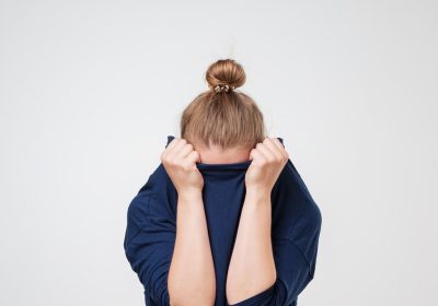 Tripofobia, tutto quello che c’è da sapere sulla paura dei buchi che ha origini ancestrali