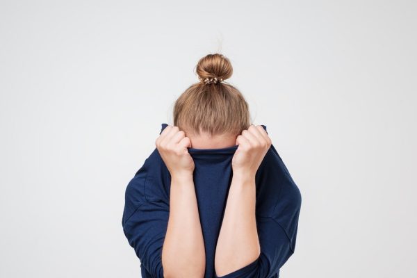 Tripofobia, tutto quello che c’è da sapere sulla paura dei buchi che ha origini ancestrali