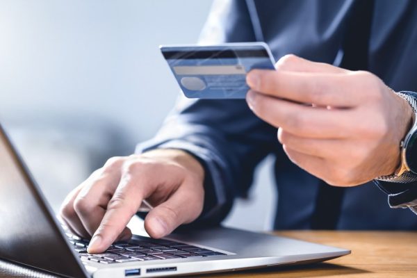 Truffe online e frodi informatiche, maxi operazione della Polizia postale in tutta Italia