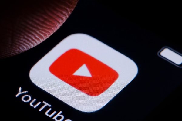 YouTube ora consente di cancellare i deepfake in cui c’è qualcuno che ti somiglia