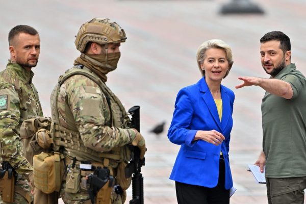 L’Unione europea invia all’Ucraina 1,5 miliardi di euro provenienti dai beni russi congelati